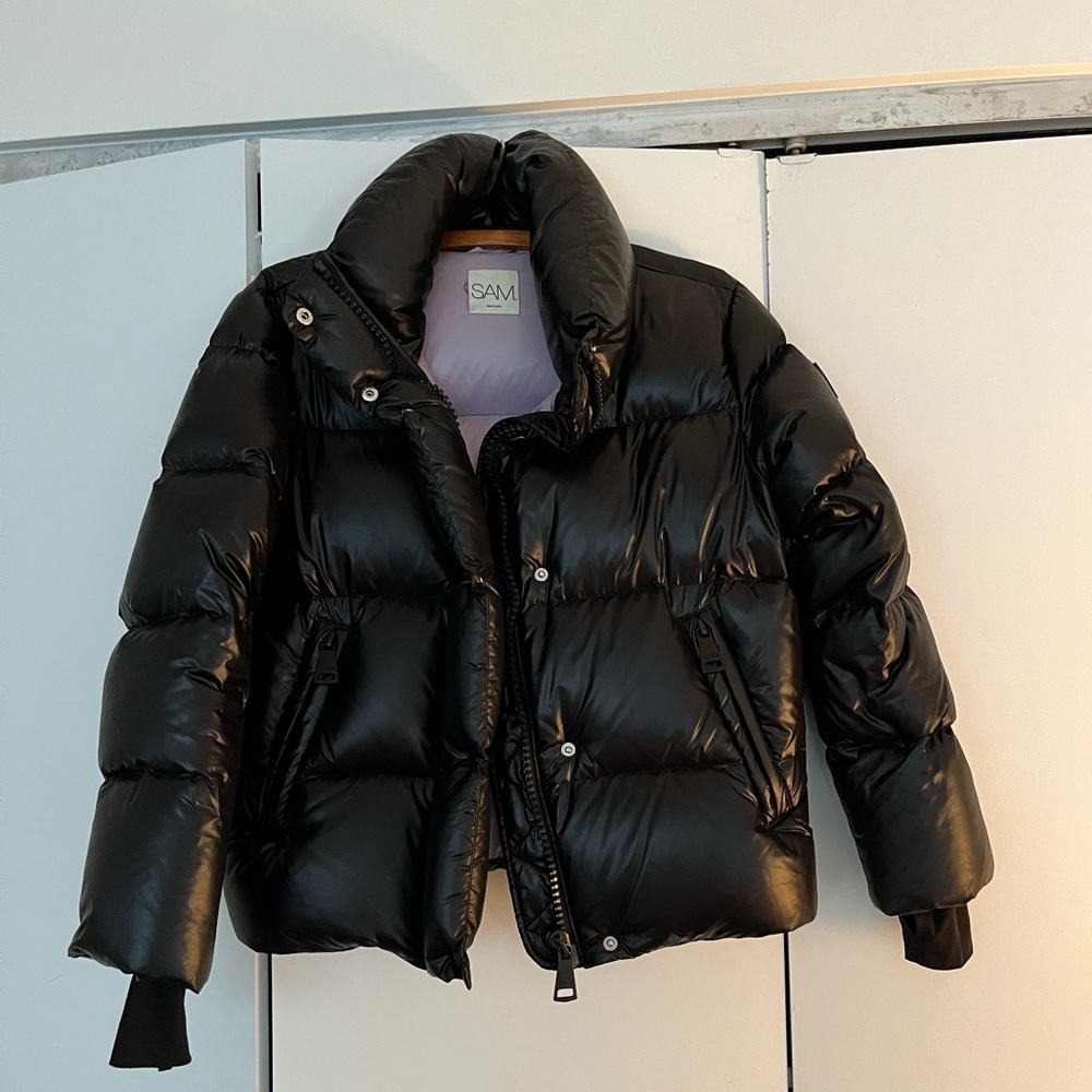 SAM. Short puffer jacket with purple interior